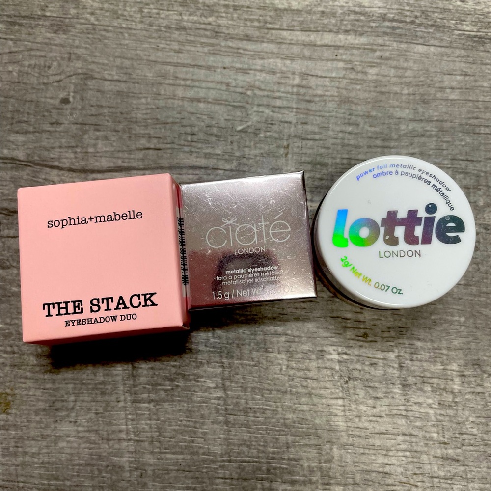 Cute mini eyeshadows